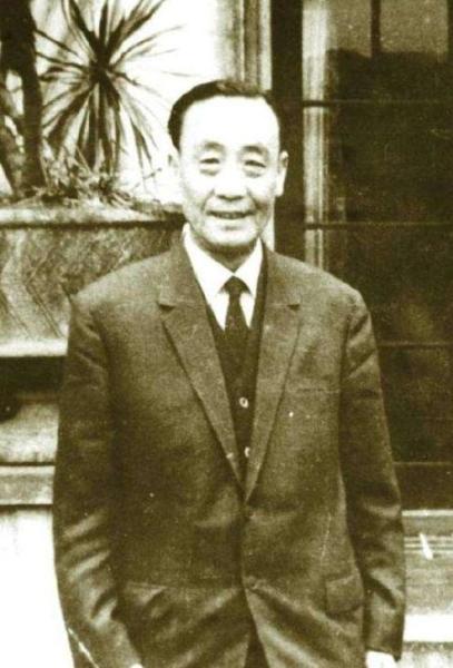侯外庐