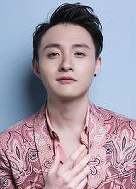 强宇
