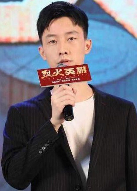 张逸伦