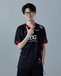 田野（英雄联盟职业选手）