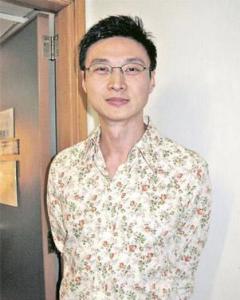 倪震