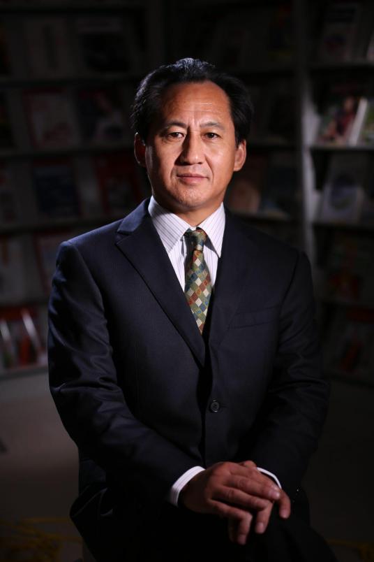 衣向东