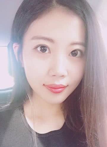 李诗萌