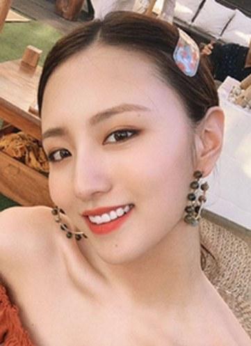 张伊君