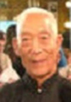 梁存英
