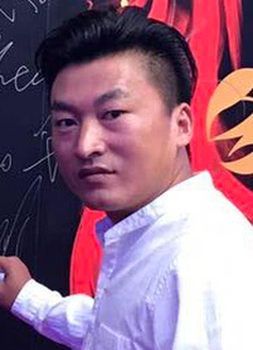 李振飞