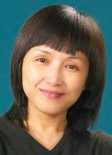 黄依群