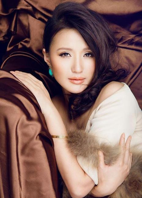 万美汐