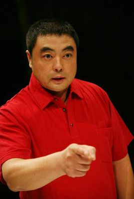 尹伟