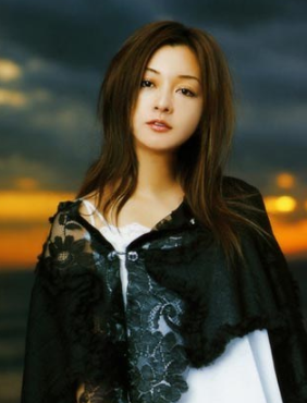 伴都美子