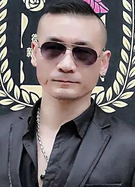 陈伟