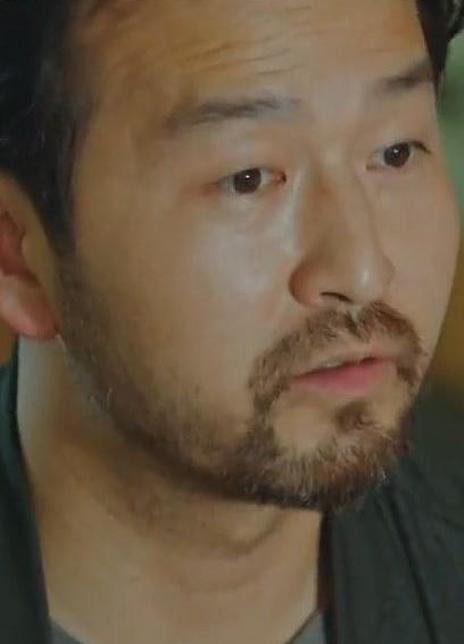 黄健
