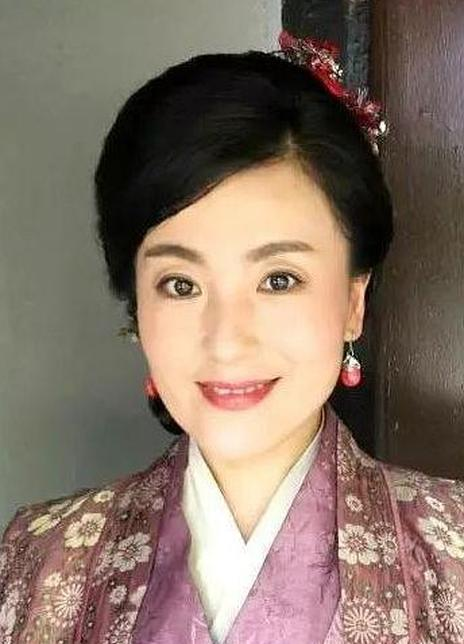 贾舒夷
