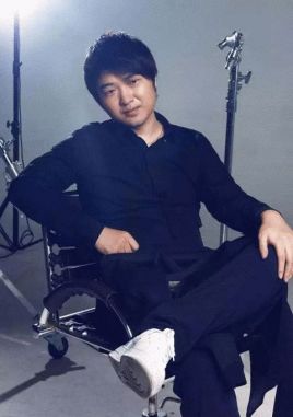 吴彤