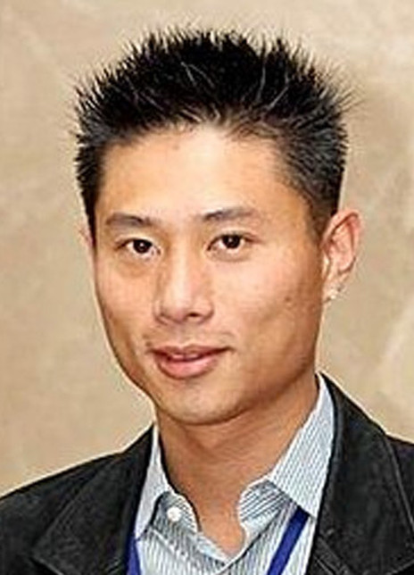 彭康育