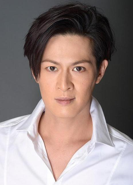 新纳慎也