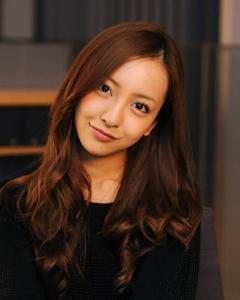 板野友美