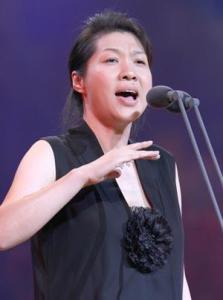 张暴默
