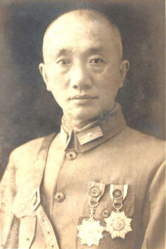 黄启东