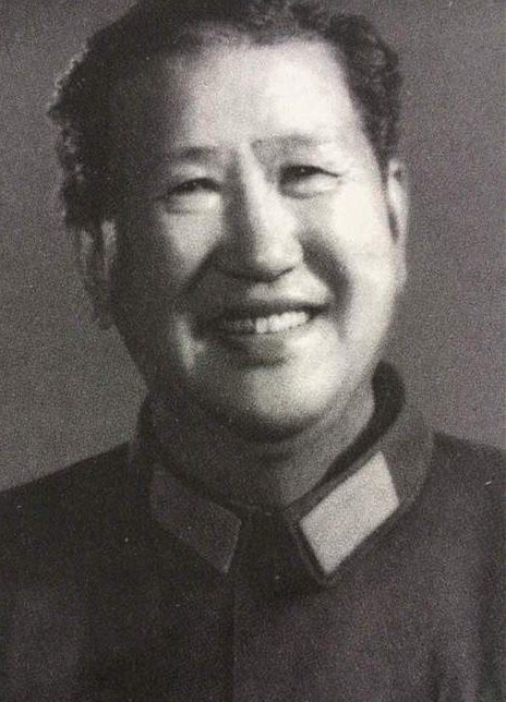 薛伯青
