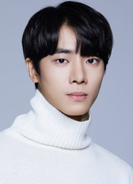 秋英宇