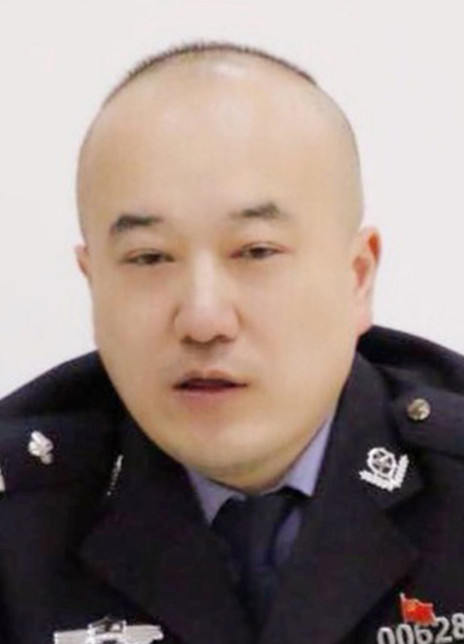 管彦杰